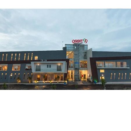 Orbit99 Club And Resort Rawal Bagian luar foto