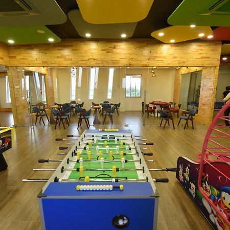 Orbit99 Club And Resort Rawal Bagian luar foto