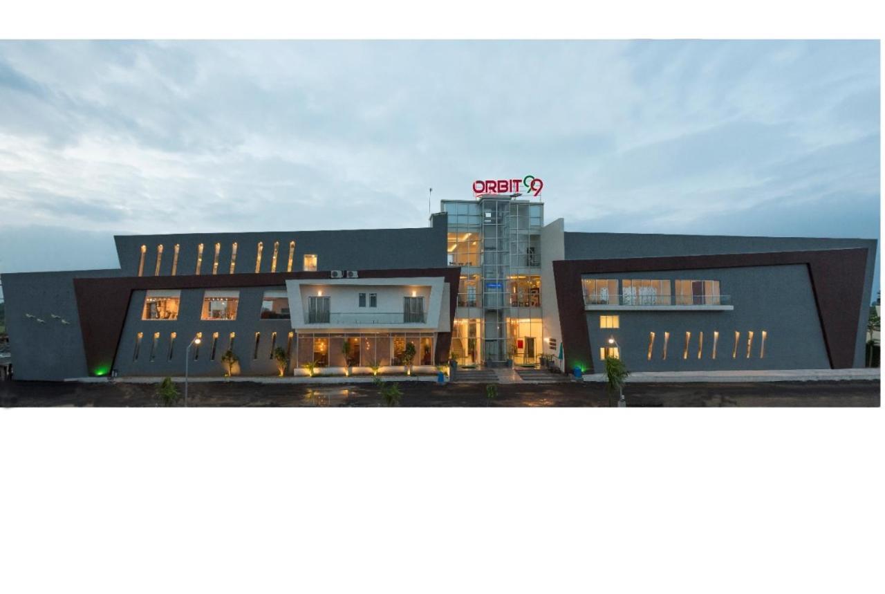 Orbit99 Club And Resort Rawal Bagian luar foto