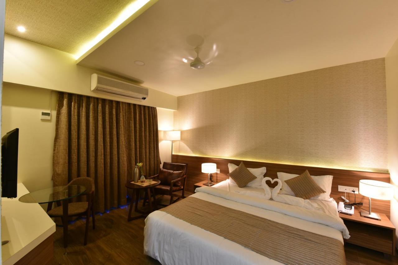 Orbit99 Club And Resort Rawal Bagian luar foto