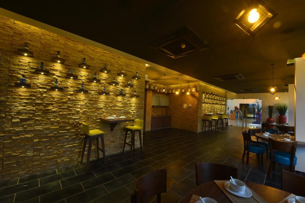 Orbit99 Club And Resort Rawal Bagian luar foto