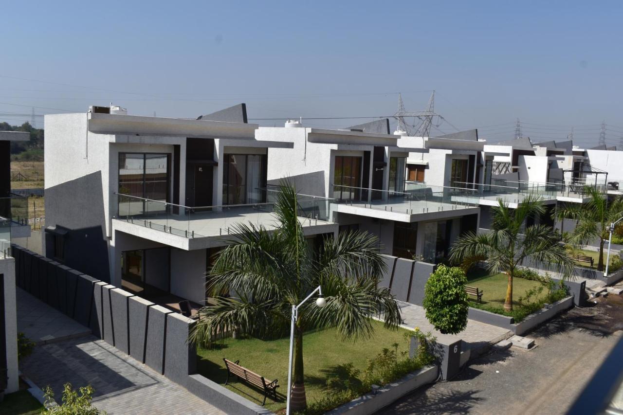 Orbit99 Club And Resort Rawal Bagian luar foto